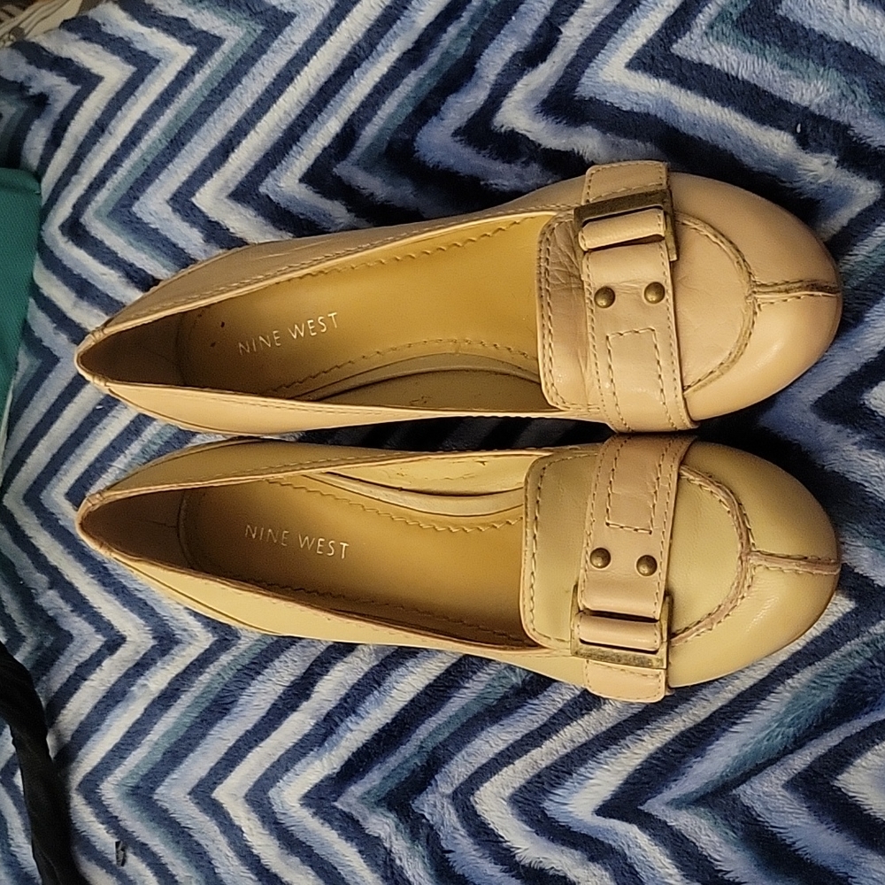 Nine West Size 6 Buckle Detail Beige Low Heel Women's Shoe